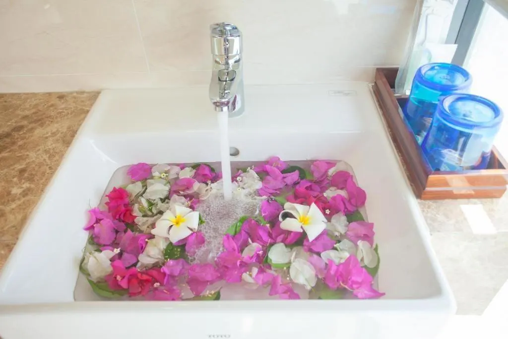 Ecstasy Hotel Nha Trang 3*,